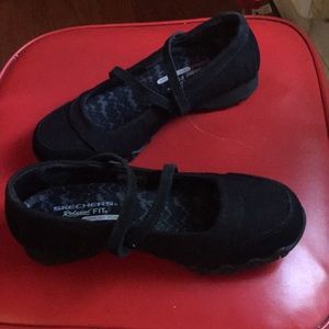Brand-New Sketchers memory-foam shoes (size 7.5)!